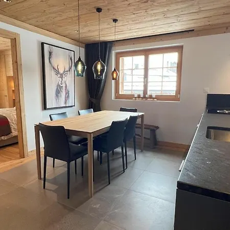 2br In Les D Adelaide شقة غريمينتز